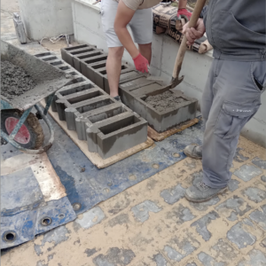 Umplere cu beton a treptelor Bullnose înainte de montaj